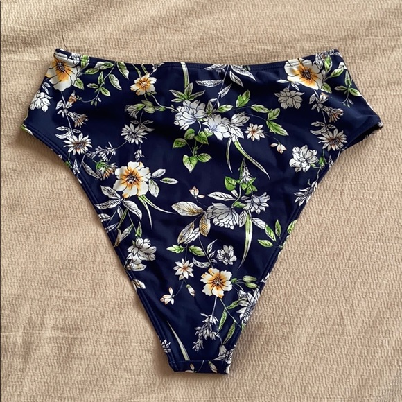 FOREVER 21 | FLORAL PATTERN SWIMSUIT - Picture 5 of 5